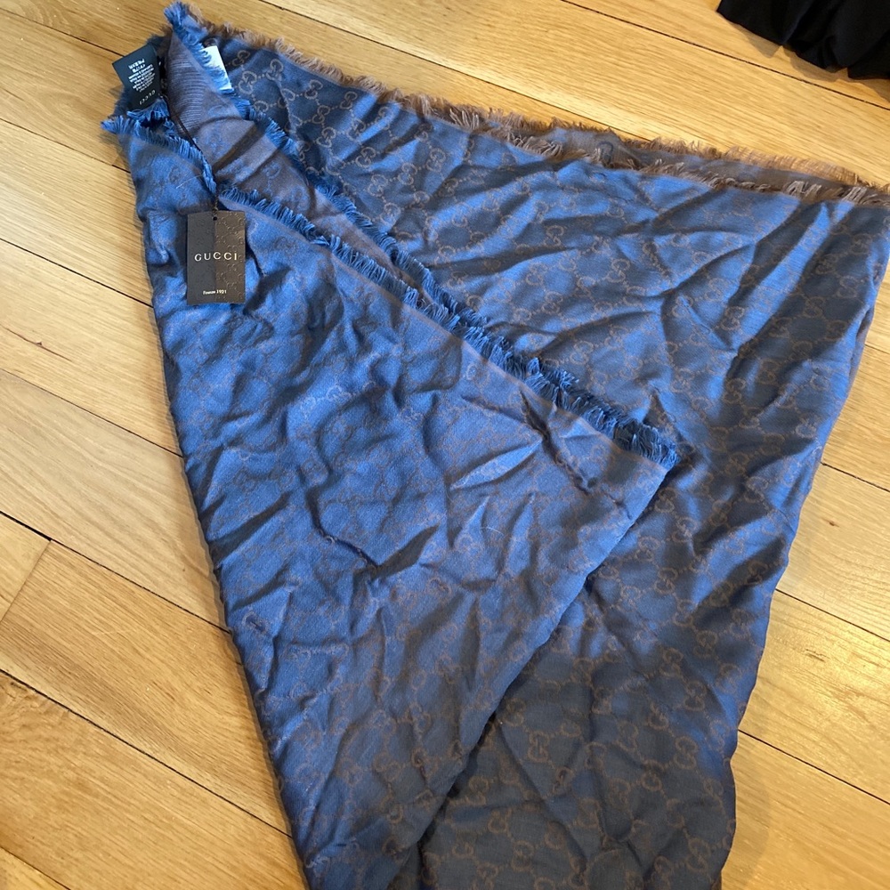 Gucci Jaquered Shawl in Brown & Blue - Picture 6 of 7